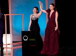 Las realizadoras rumanas Alina Grigore (d) y Adrian Paduretu ganaron la Concha de Oro a la 