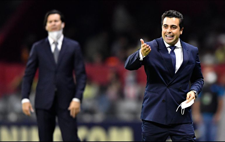 Marcelo Michel Leaño ocupa el puesto de entrenador de manera interina, sin embargo el novel estratega ya se ha ganado la confianza de los jugadores de Chivas. IMAGO7