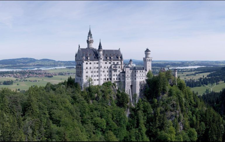 El Castillo de Neuschwanstein está ubicado en Bavaria, Alemania. ESPECIAL/Photo by Jehyun Sung on Unsplash.