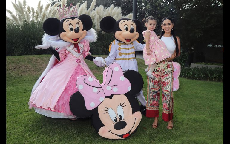 Personajes de Disney Con Victoria M. González y Ana María González GENTE BIEN JALISCO/ CLAUDIO JIMENO