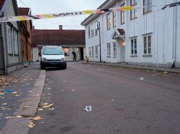Cinco personas murieron y otras dos resultaron heridas en este ataque, que causó una gran conmoción en Noruega, donde en la última década se perpetraron dos atentados de la ultraderecha. EFE / T. Bendiksby