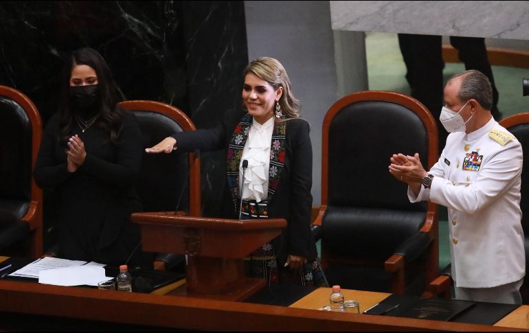 En el acto de toma de protesta como la primera mujer gobernadora de Guerrero, Salgado dijo que su gobierno combatirá la corrupción. EFE/D. Guzmán