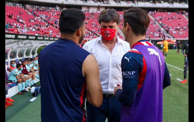 VIEJOS CONOCIDOS. Alexis Vega y Cone Brizuela se saludaron con Hernán Cristante. Ambos jugaron para Toluca. IMAGO7