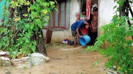 Los corrimientos de tierra y las inundaciones son habituales en la época del monzón en el Sur de Asia. XINHUA /