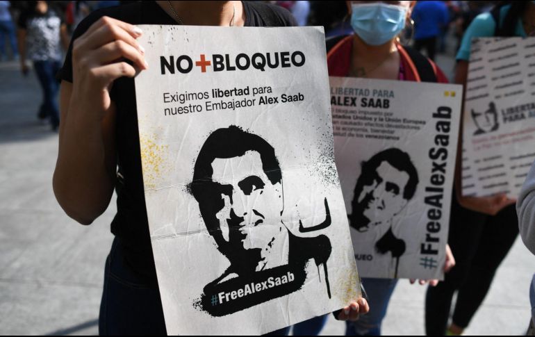 Venezolanos en una manifestación para pedir la liberación de Saab, ayer en Caracas. AFP/F. Parra