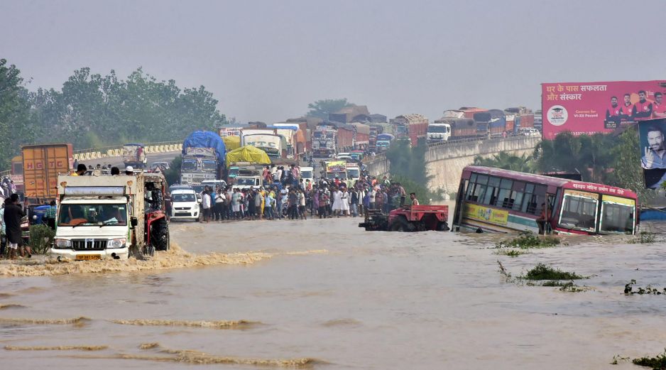Las lluvias causan cada año importantes daños personales y materiales en Nepal y otros países del sur de Asia, especialmente durante el periodo del monzón entre junio y septiembre. AFP