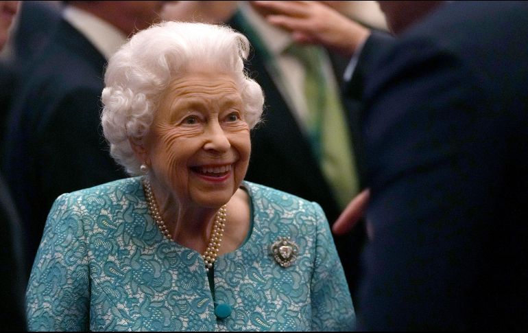 La reina Isabel el pasado martes, cuando estuvao en una recepción a los líderes empresariales reunidos en Londres para la Cumbre de Inversión Global. AP/ARCHIVO