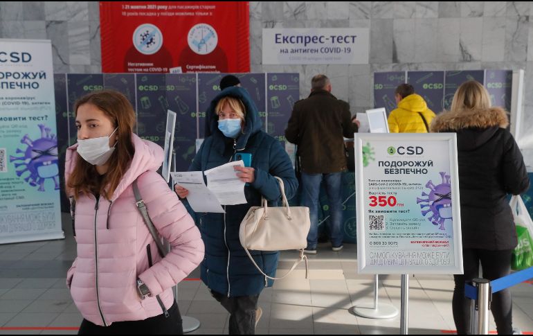 Rechazo. Ya sea por malas experiencias o desconfianza,  diversas personas del sector del este de Europa no se quieren vacunar. EFE