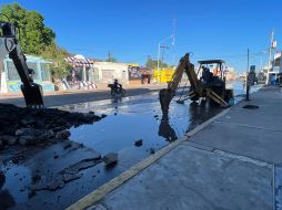 Labores de la Comisión Estatal del Agua el 21 de octubre en Guaymas, luego de un derrame de aguas negras. TWITTER@CEAGuaymas