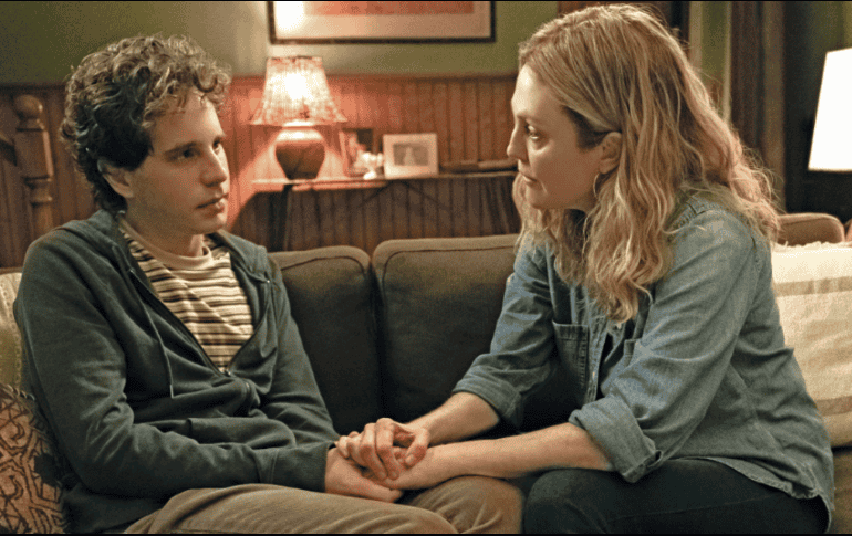 Ben Platt y Julianne Moore. Ambos actores protagonizan el musical “Querido Evan Hansen”.