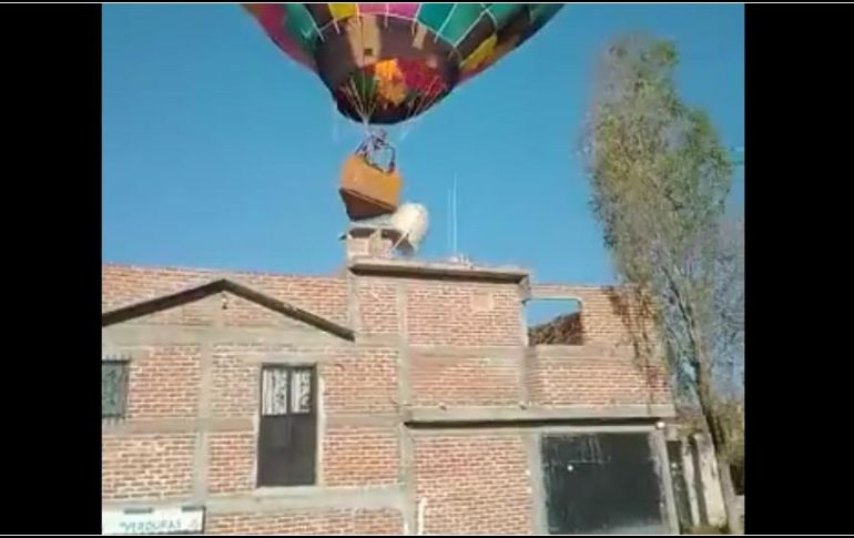 La escena causó asombro entre los asistentes al FIG, quienes seguían el desplazamiento de 200 globos. ESPECIAL
