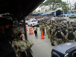 Es necesaria la presencia del ejército para controlar la situación al interior del centro penitenciario. AP/J. Sánchez