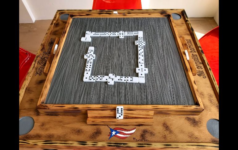 La mansión de Daddy Yankee cuenta con el tradicional juego de dominó. EFE / M. VILLÉN