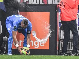 Ayer, el partido de la J14 del campeonato francés fue suspendido definitivamente después de que el jugador del Marsella fuera agredido desde la grada, cuando apenas se habían disputado cinco minutos. AFP / P. Desmazes