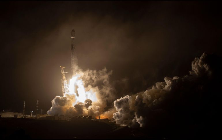 El aparato despegó anoche a bordo de un cohete SpaceX, se espera que impacte contra el asteroide Dimorphos en el otoño de 2022. AFP/B. Ingals/NASA