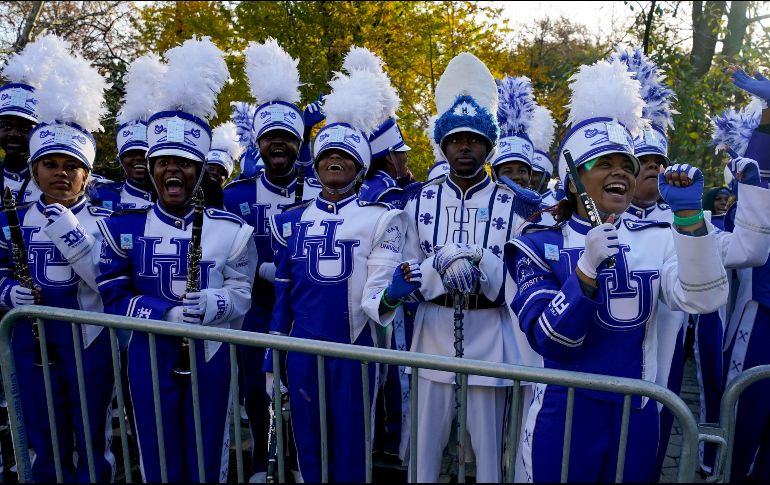 Bandas de música de secundarias y universidades de todo el país regresaron al desfile. AP / S. Wenig