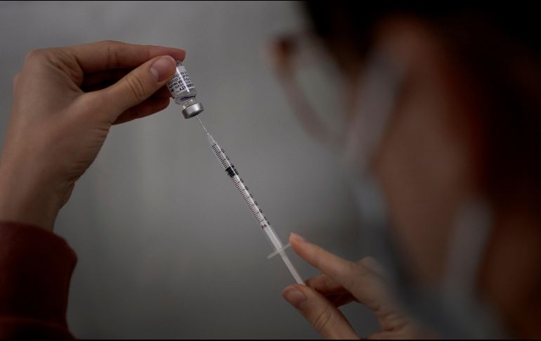 La Cofepris advierte que la nueva combinación de fármacos no sustituye a las vacunas autorizadas anticovid. AP / C. Ena