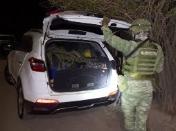 El Ejército mexicano asegura tres armas largas, tres explosivos, equipo táctico, cargadores y más de mil 500 cartuchos útiles de diversos calibres luego de un recorrido de vigilancia en Ciudad Guzmán. ESPECIAL