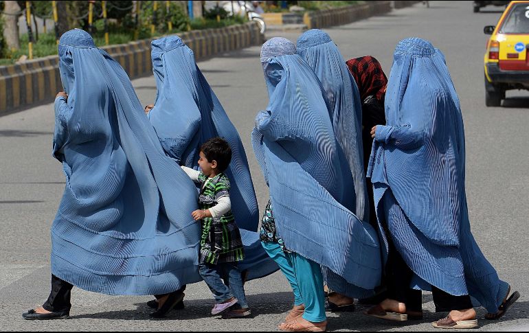 Durante décadas, las mujeres en Afganistán eran tratadas como propiedad, como una moneda de cambio para pagar dinero de sangre o para poner fin a disputas o enemistades tribales. AFP / ARCHIVO