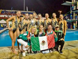 CAMPEONAS.El equipo mexicano de nado artístico logró ayer la presea de primer lugar, con 3 jaliscienses en el contingente. CODE JALISCO
