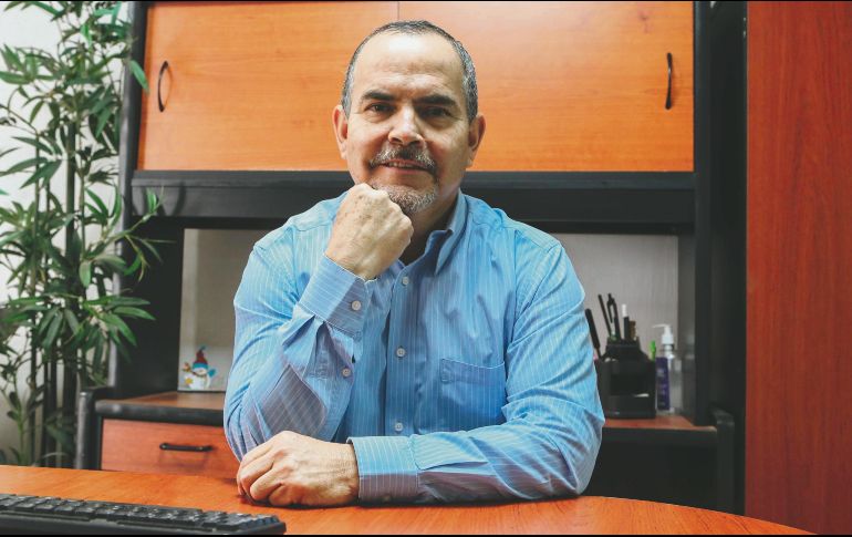 Impresor. Paul Contreras González expresa que han buscado otras alternativas para continuar brindado sus servicios a sus clientes. El Informador/ G. Gallo