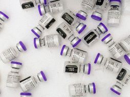 El director ejecutivo de la farmacéutica Pfizer, Albert Bourla apuntó que su compañía está investigando la protección de sus vacunas contra esta variante. AP / ARCHIVO