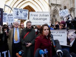 Simpatizantes exigen la libertad del periodista encarcelado desde 2019 por filtrar documentos diplomáticos y militares secretos. AFP/N. Halle'n