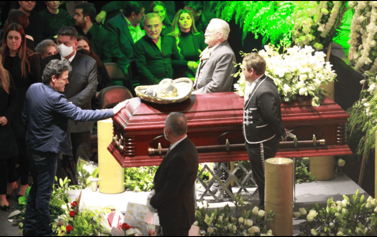 Familia, amigos y seguidores dan el último adiós a Vicente Fernández. EL INFORMADOR/ A. Camacho
