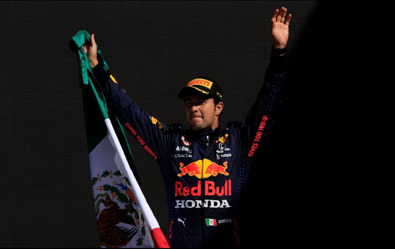 Red Bull dejará de usar el motor Honda la siguiente campaña, y empleará sus propios motores, por lo que esta situación podría ser un factor determinante en la carrera del piloto originario de Guadalajara, Jalisco. EFE / ARCHIVO