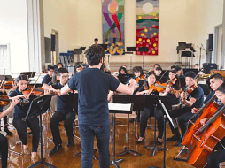 MÁS QUE MÚSICA. Oliver Muñoz enseña mucho más que violín, sus estudiantes aprenden organización, disciplina y otras habilidades. Especial