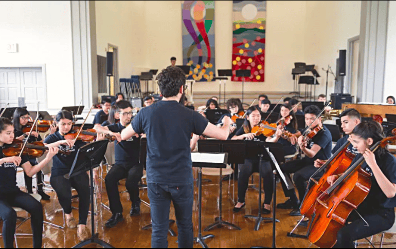 MÁS QUE MÚSICA. Oliver Muñoz enseña mucho más que violín, sus estudiantes aprenden organización, disciplina y otras habilidades. Especial