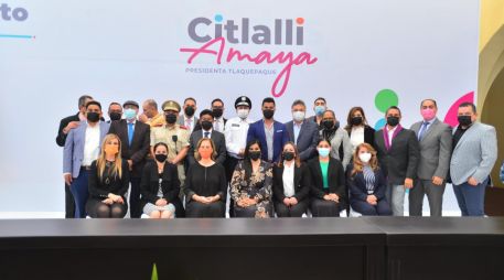 La alcaldesa Citlalli Amaya junto con su equipo de gobierno. ESPECIAL