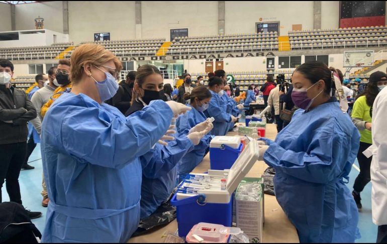 Esta es una vacuna de refuerzo solo para los docentes que recibieron la primera dosis de CanSino en abril 2021. EL INFORMADOR / E. Franco