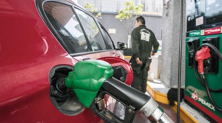 La CRE dijo que la gasolina de importación se incrementó en 39.44 dólares por barril en once meses. SUN/ARCHIVO
