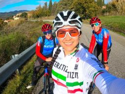 Intensa. La pedalista sinaloense (en primer plano) realiza sus entrenamientos en Italia. @yarelisalazarv