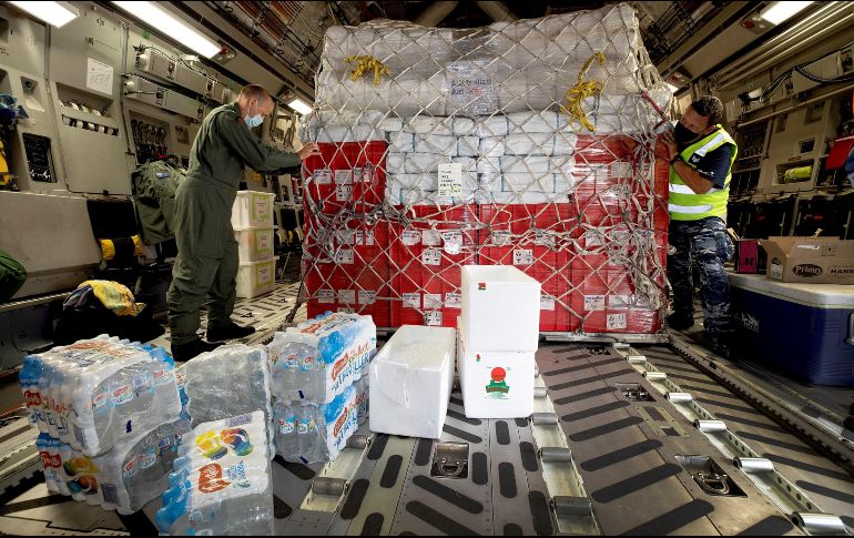 El Reino Unido enviará asimismo suministros de agua, tiendas de campaña y equipos de protección a bordo del buque de la Marina australiana. EFE
