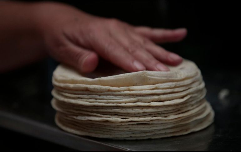 Es importante separar las tortillas una por una antes de guardarlas. EL INFORMADOR/ARCHIVO