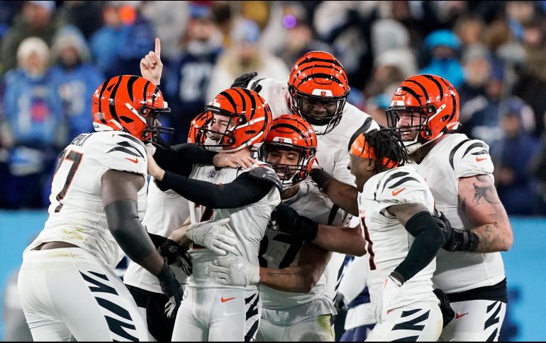 EL DEL GANE. El novato Evan McPherson convirtió un gol de campo de 52 yardas cuando el tiempo se agotaba. AP/M. Humphrey