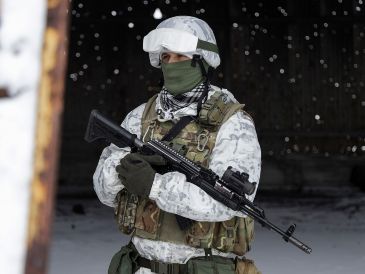 Soldados de Ucrania son el primer frente de defensa armada ante una posible invasión de Rusia. EFE/S. Kozliuk