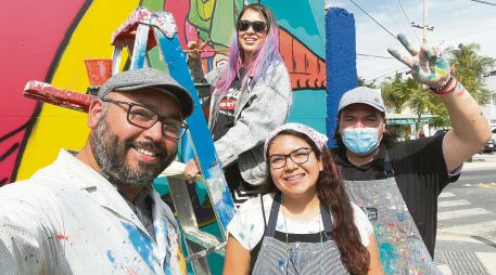 Iniciativa. Proyecta Cultura MX es impulsada por Enrique Chiu (primero de izquierda a derecha), quien ha trabajado murales en todo el país. Cortesía