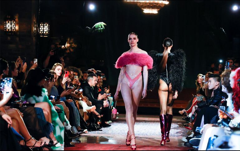 Modelo desfilando para la marca australiana Bronx and Banco en la Colección de Otoño 2022 durante la Semana de la Moda en Nueva York. EFE/J. SZENES