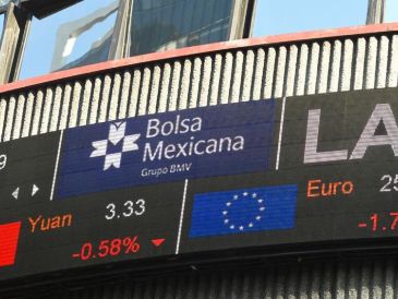 En la sesión, el peso se depreció un 0.21% frente al dólar, al cotizar a 18.94 unidades por billete verde, luego de cotizar a 18.9 en la jornada previa, según el Banco de México. EL INFORMADOR / ARCHIVO