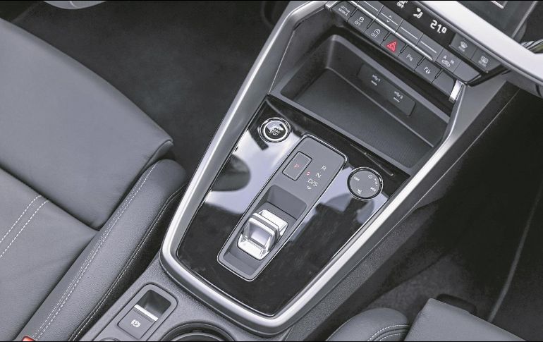 En la consola central tiene un nuevo selector de marchas, encendido por botón y control táctil que forma parte del MMI. opcional. Se puede elegir un Audi Virtual cockpit de hasta 12.3 pulgadas. EL INFORMADO/M. Castillo