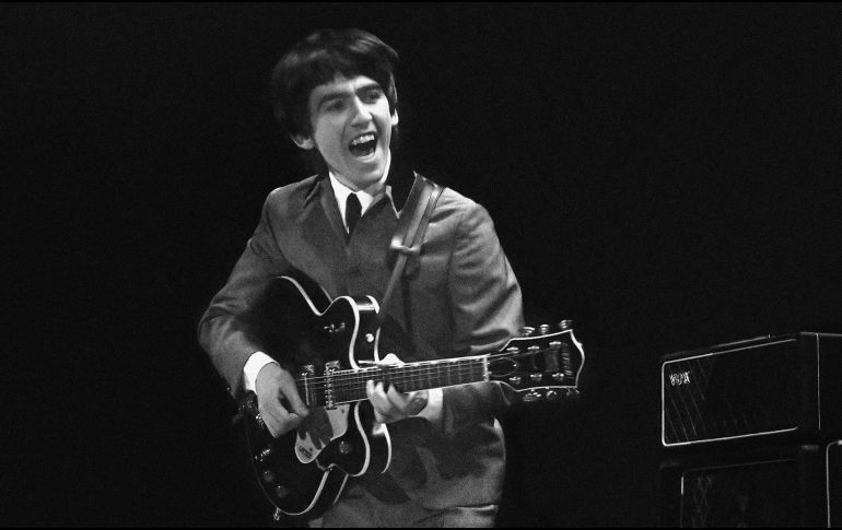 George Harrison. La foto fue tomada por Mike Mitchell durante el primer concierto de The Beatles en el Washington Coliseum, en Estados Unidos. AP/Archivo