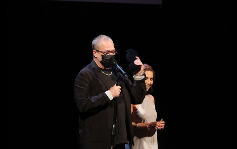 José Fors, de Cuca, recibió el primer premio a la trayectoria de la noche. EL INFORMADOR/A. Navarro