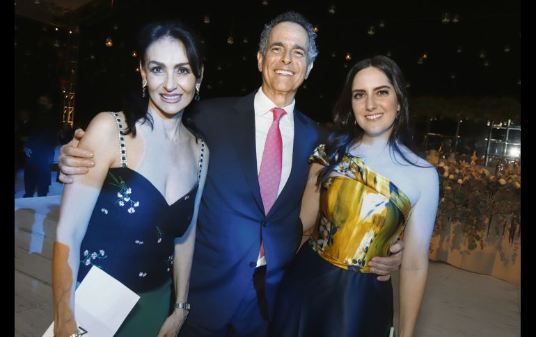 Mary Carmen Parada, Roberto y Marcela Ortiz. GENTE BIEN JALISCO/CLAUDIO JIMENO
