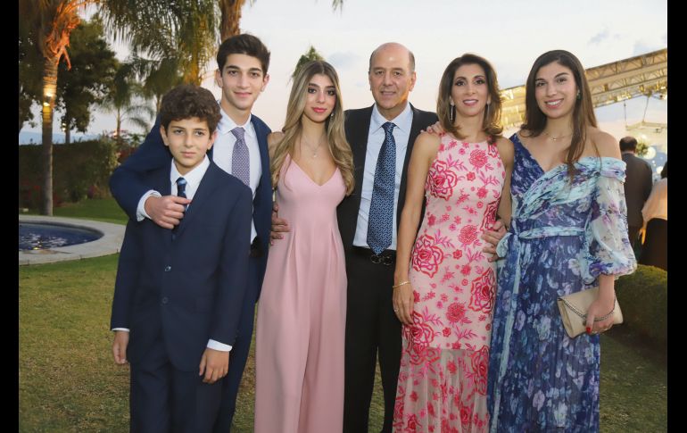 Juan Pablo, Antonio, Daniela, Antonio, Isa y Nancy Maryan  Issa. GENTE BIEN JALISCO/CLAUDIO JIMENO