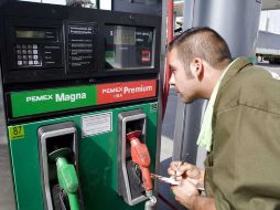 En México, algunas estaciones de servicio ya venden la gasolina Regular, la de mayor consumo, en más de 25.6 pesos por litro y la Premium ya rebasa los 27 pesos. EL INFORMADOR / ARCHIVO