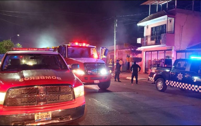 Protección Civil y Bomberos de Guadalajara informó que en la casa ubicada en el cruce de las calles María Salcedo y Artes, se atendió el incendio durante la madrugada de este martes. ESPECIAL