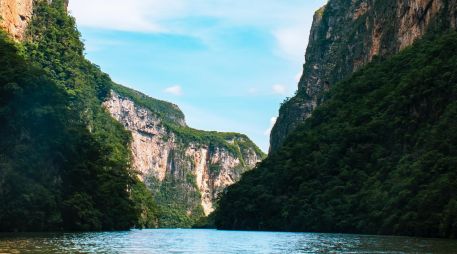 El Cañón del Sumidero en Chiapas es un lugar que puede visitarse en esta primavera. ESPECIAL/Photo by Gabriel Tovar on Unsplash.